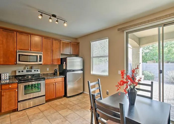 Dog-friendly Retreat W/ Patio & Yard In Gilbert! * Gilbert